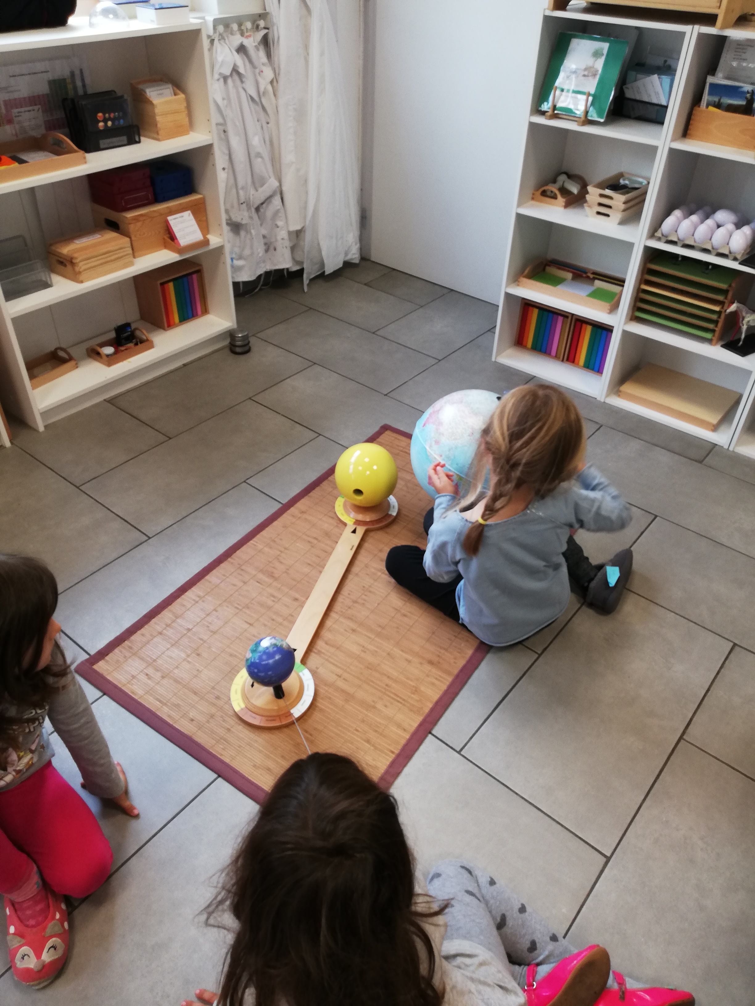 place dans l'univers ecole montessori elementary